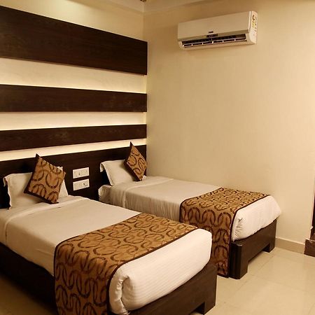Oyo 905 Galaxy View Hotel Allāhābād Junction Dış mekan fotoğraf