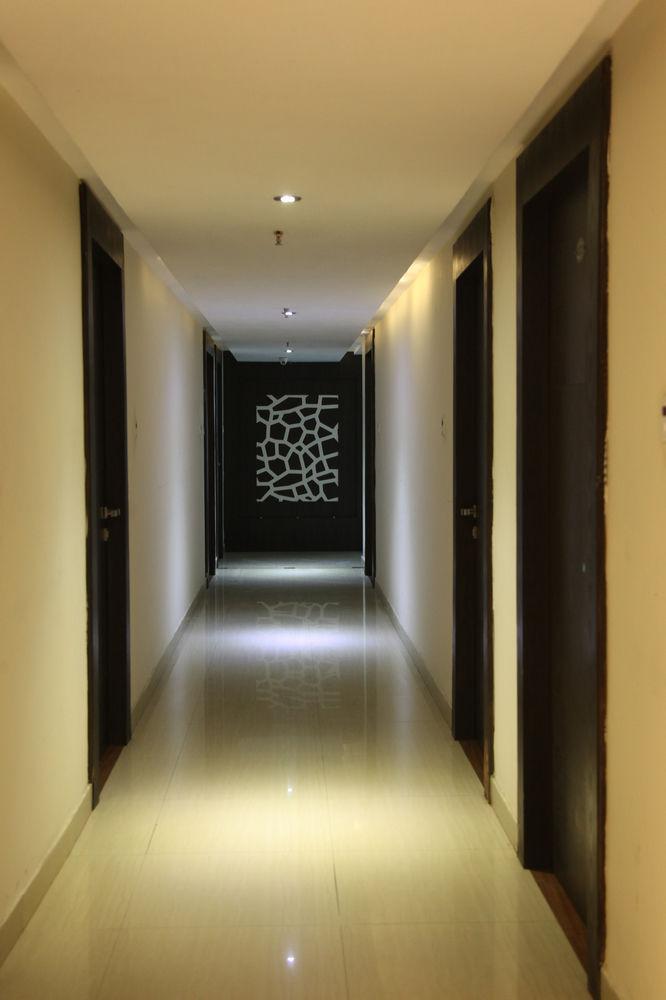 Oyo 905 Galaxy View Hotel Allāhābād Junction Dış mekan fotoğraf