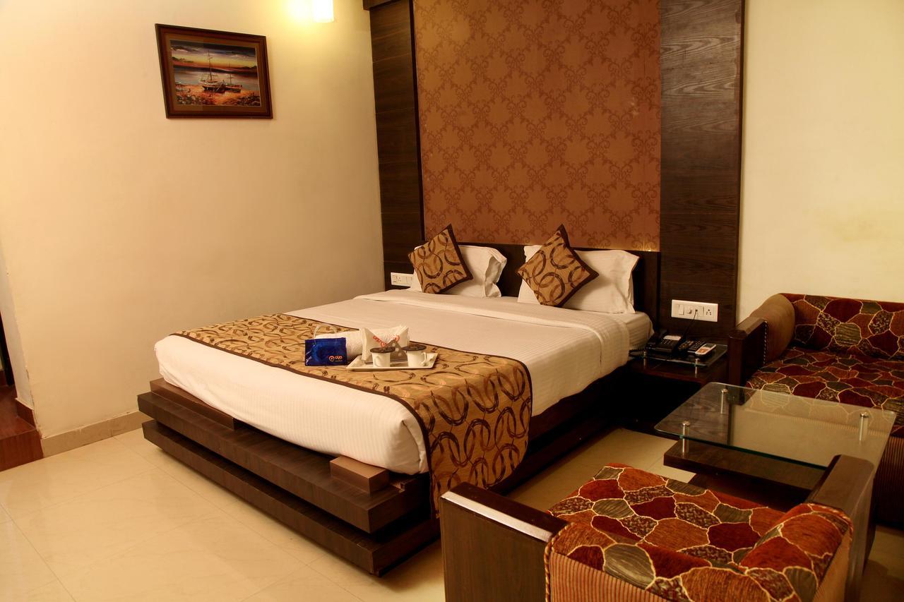Oyo 905 Galaxy View Hotel Allāhābād Junction Dış mekan fotoğraf