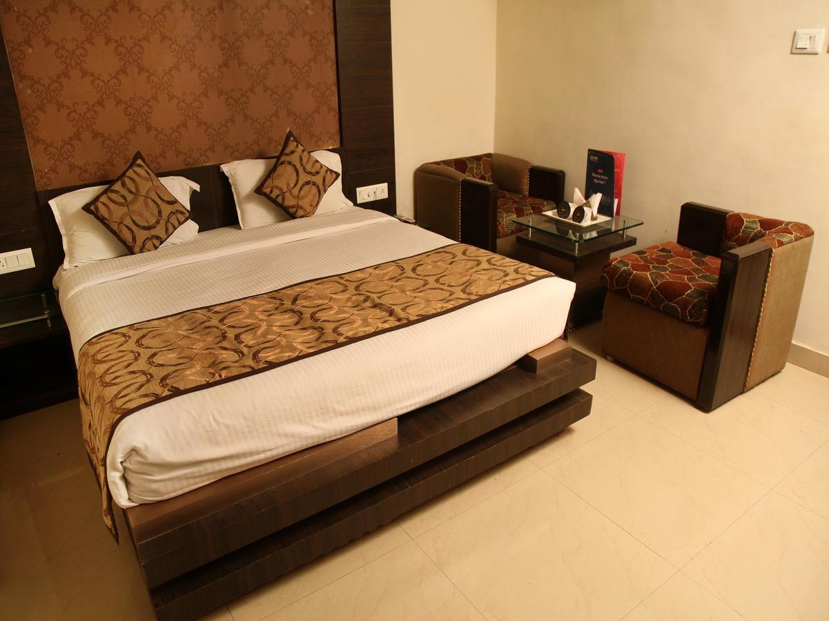 Oyo 905 Galaxy View Hotel Allāhābād Junction Dış mekan fotoğraf