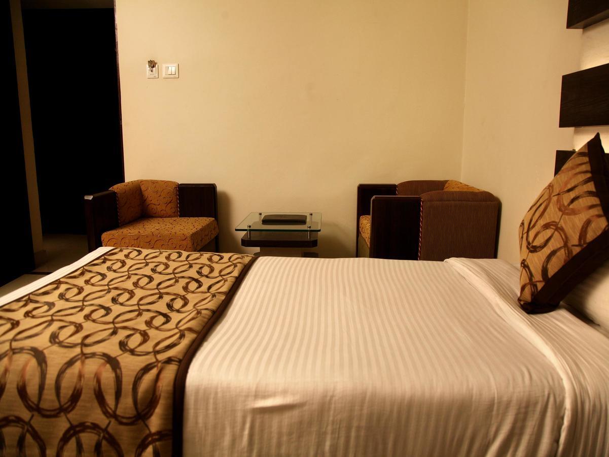 Oyo 905 Galaxy View Hotel Allāhābād Junction Dış mekan fotoğraf