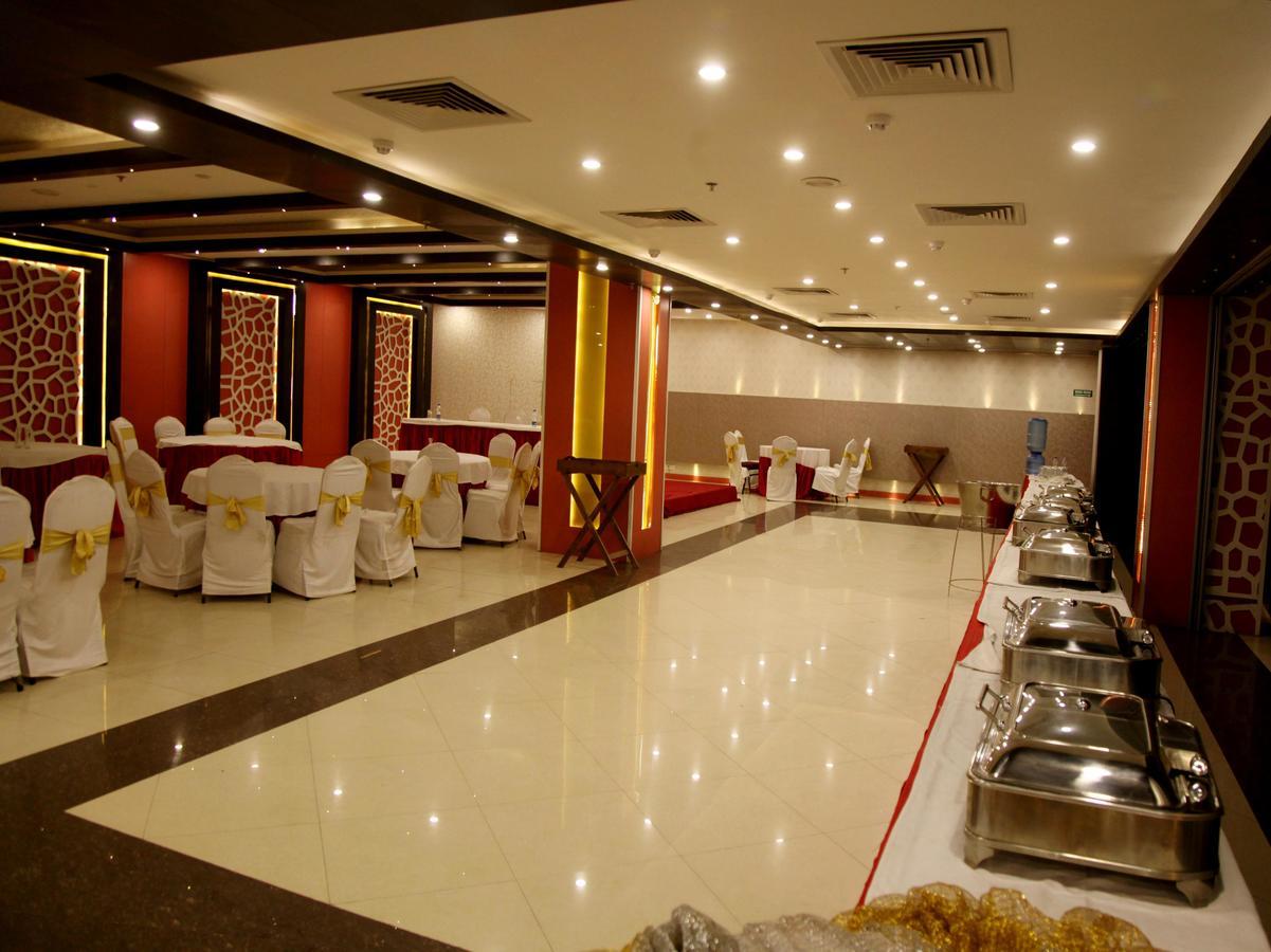 Oyo 905 Galaxy View Hotel Allāhābād Junction Dış mekan fotoğraf